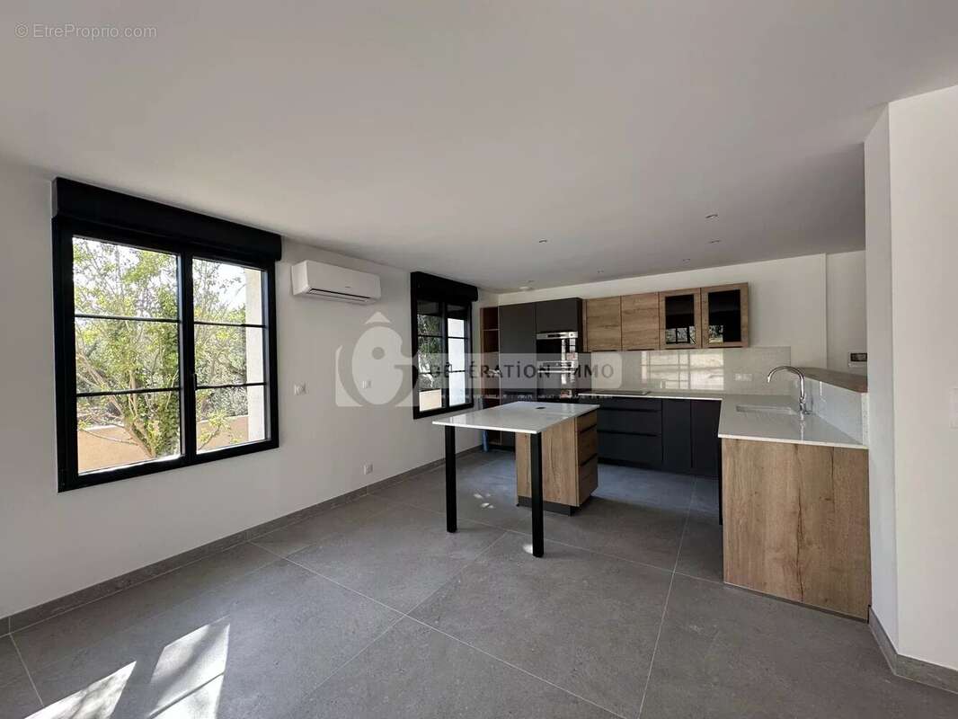Maison à FONTVIEILLE