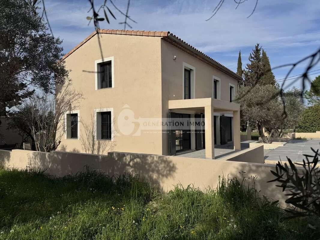 Maison à FONTVIEILLE