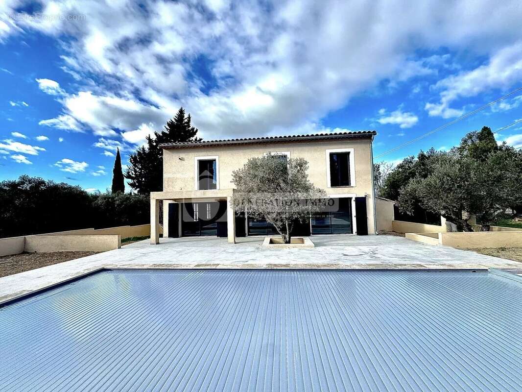 Maison à FONTVIEILLE