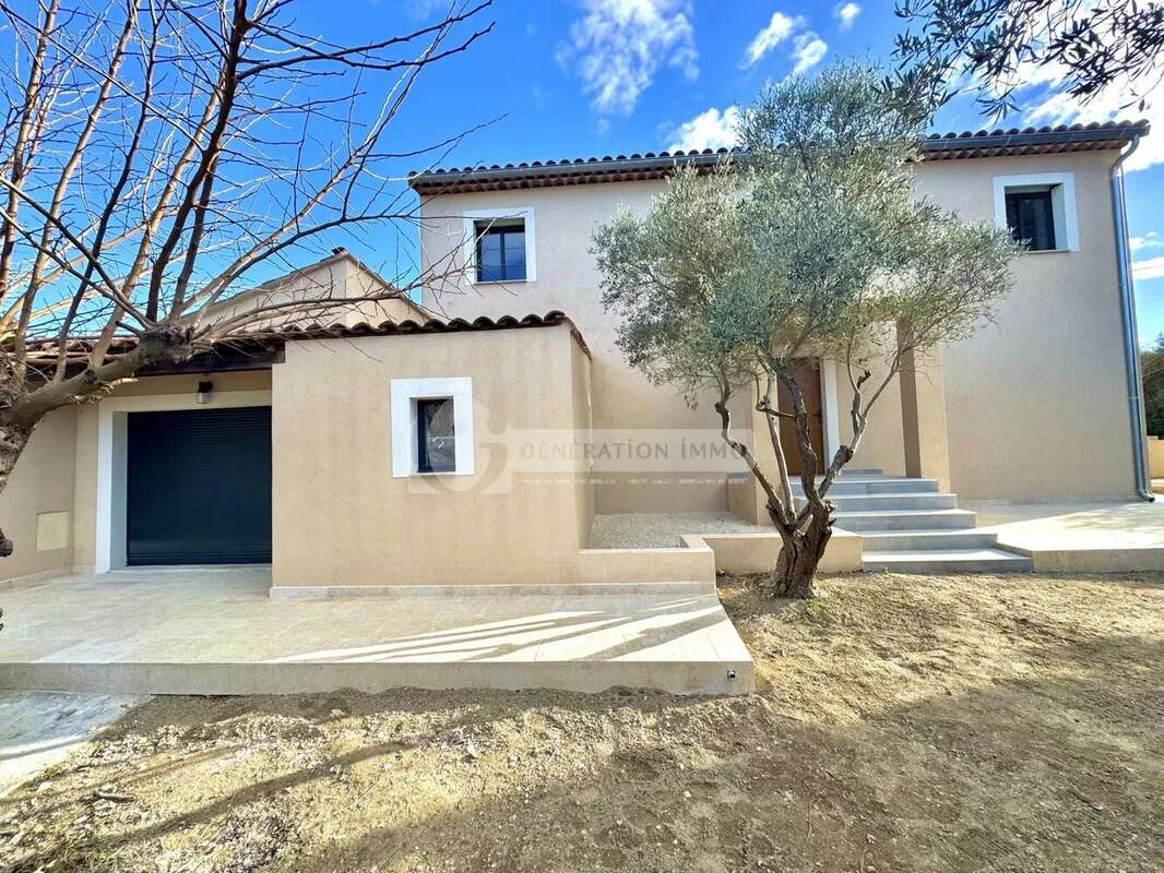 Maison à FONTVIEILLE