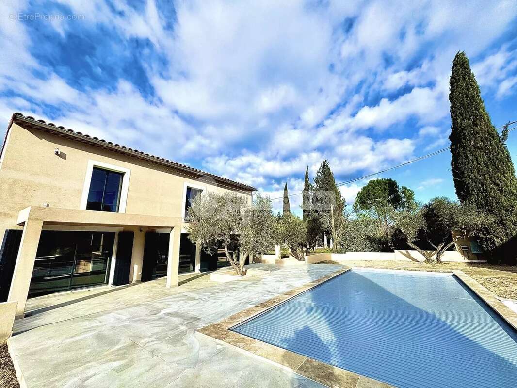 Maison à FONTVIEILLE