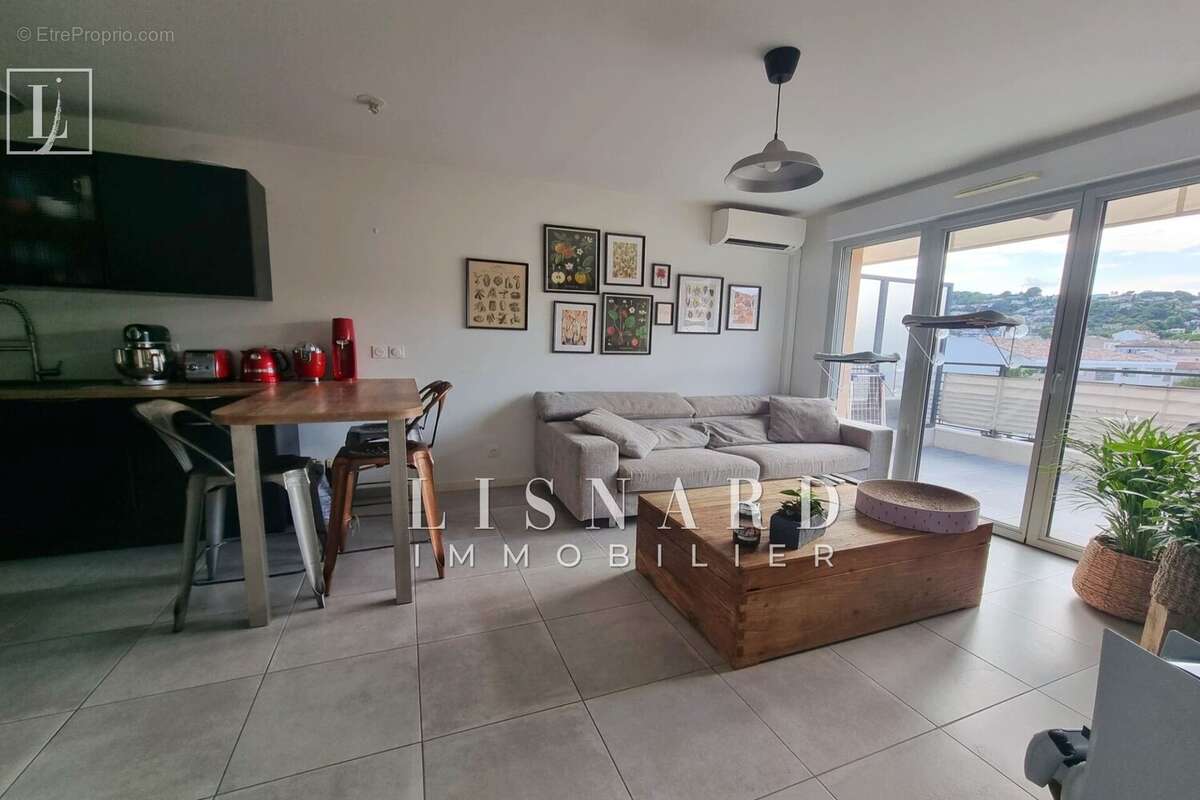 Appartement à VALLAURIS