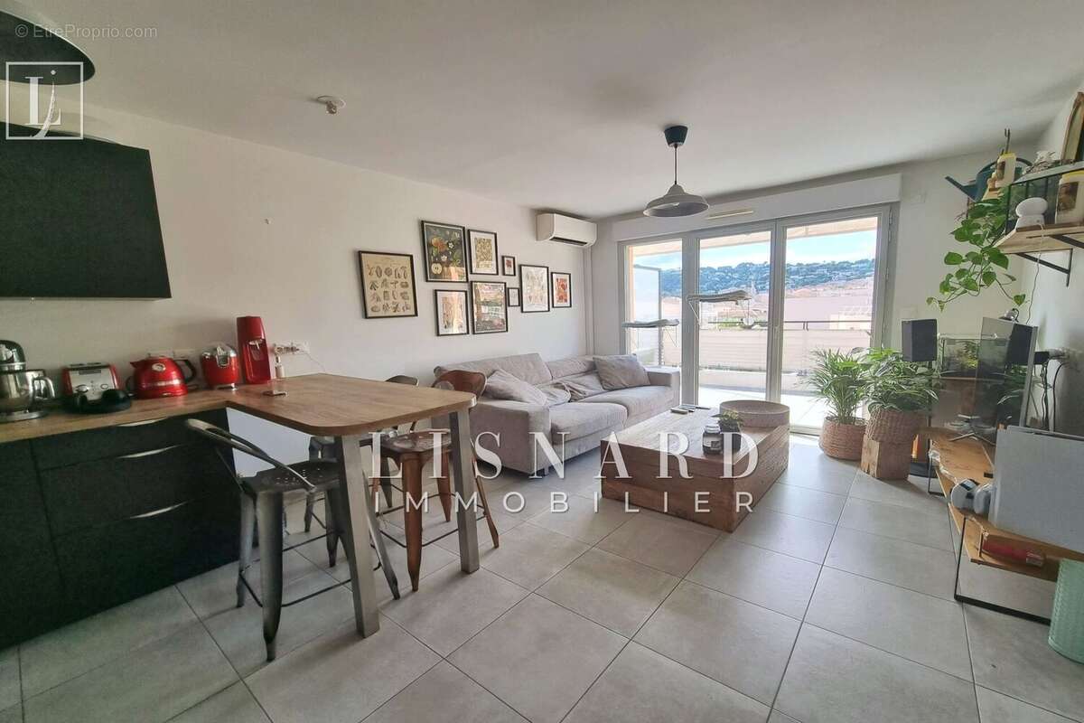 Appartement à VALLAURIS