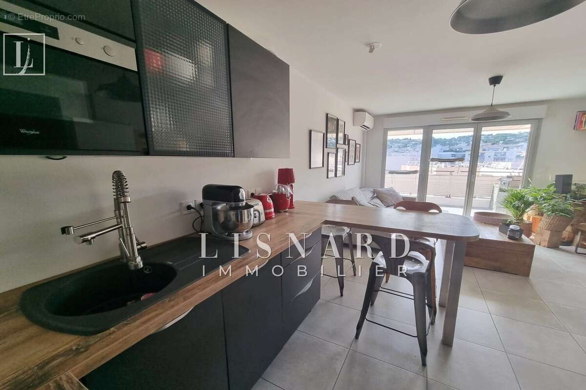 Appartement à VALLAURIS