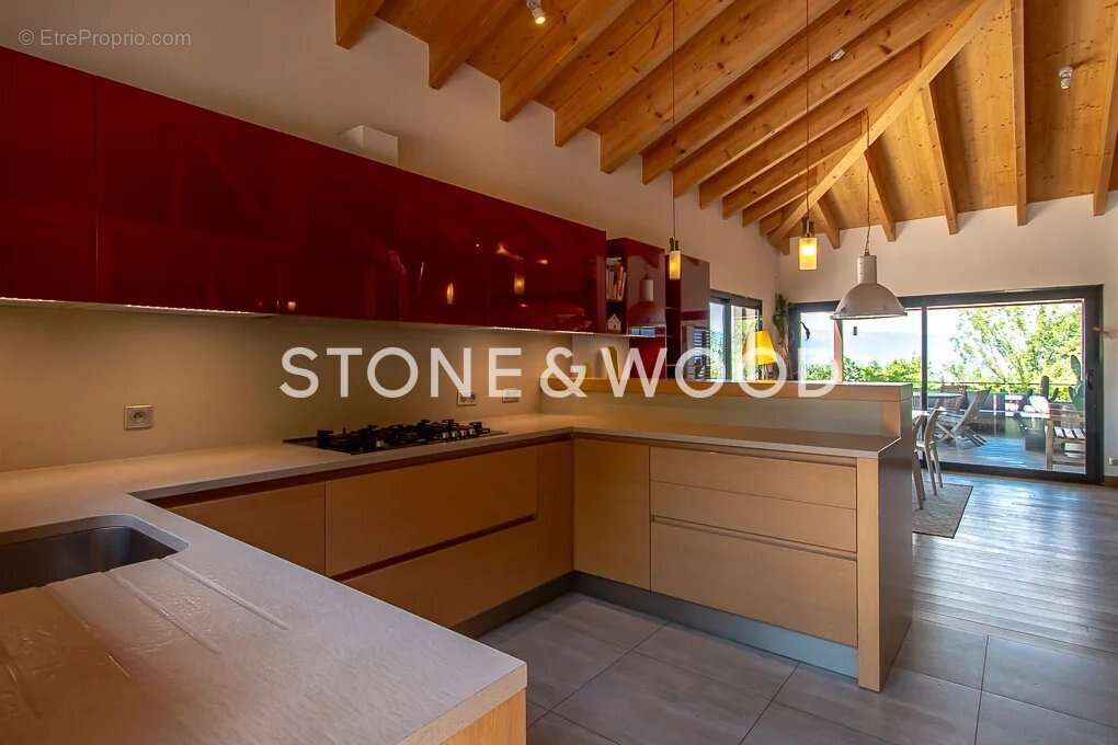 Maison à COLLONGES-SOUS-SALEVE