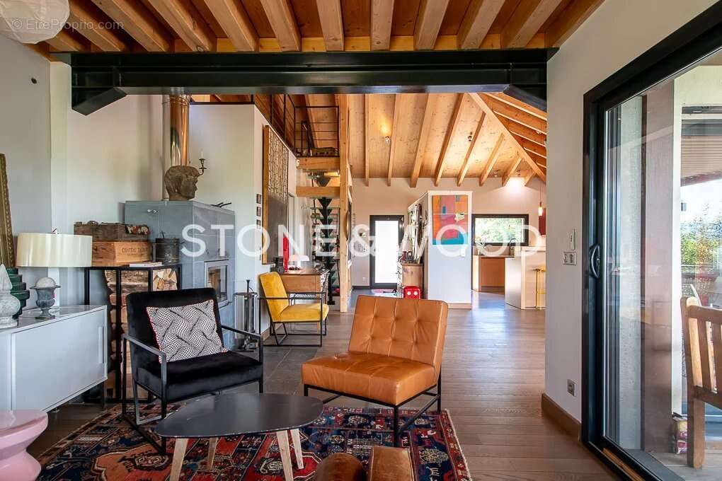 Maison à COLLONGES-SOUS-SALEVE