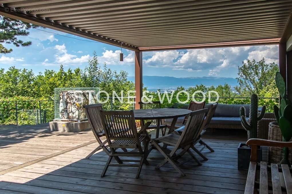 Maison à COLLONGES-SOUS-SALEVE