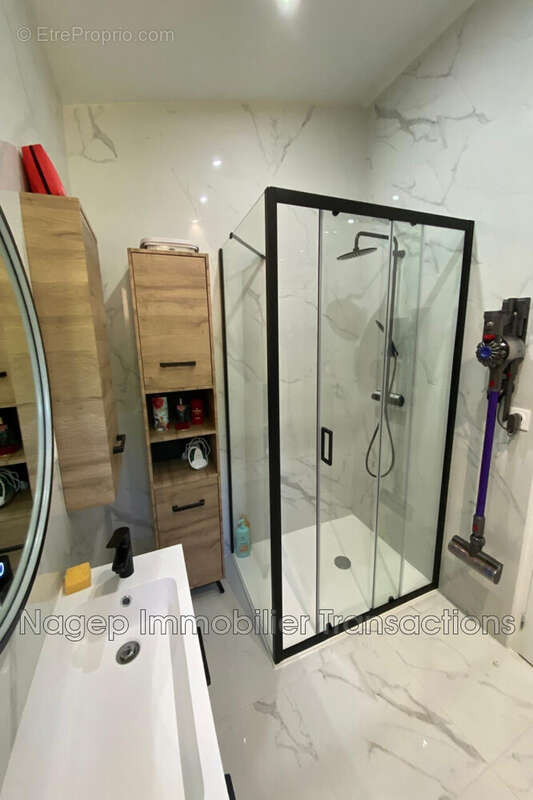 Maison à CREUZIER-LE-VIEUX