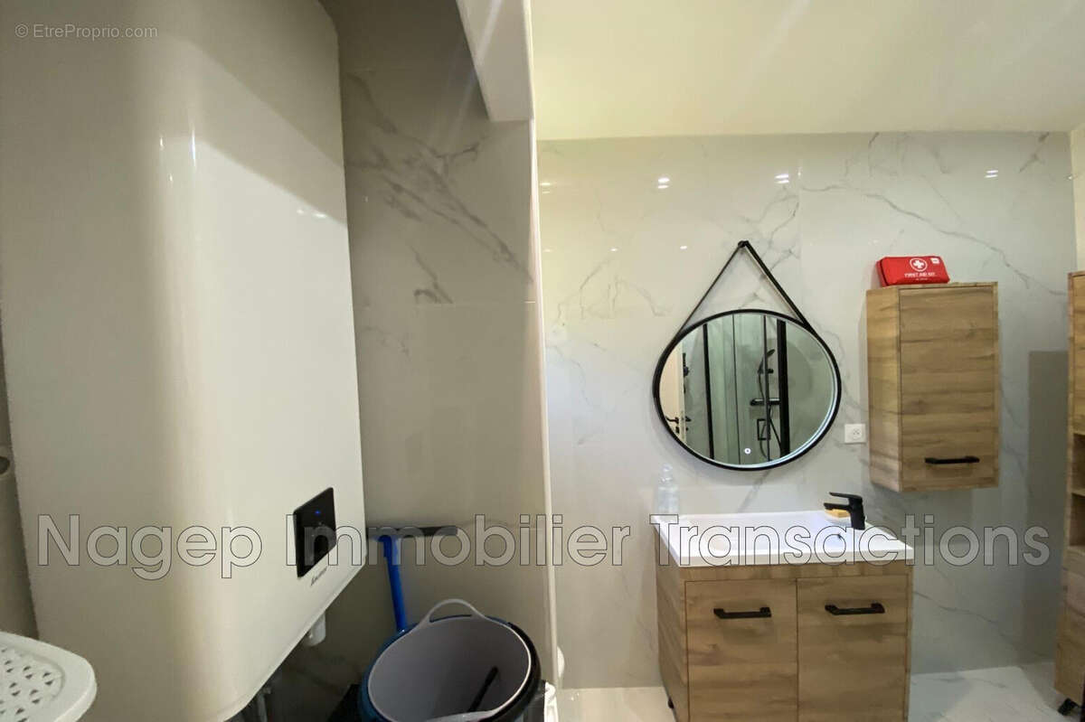 Maison à CREUZIER-LE-VIEUX