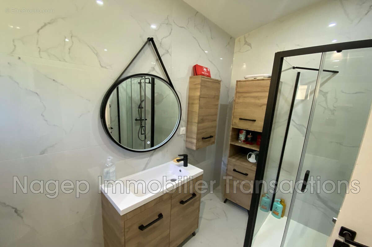 Maison à CREUZIER-LE-VIEUX