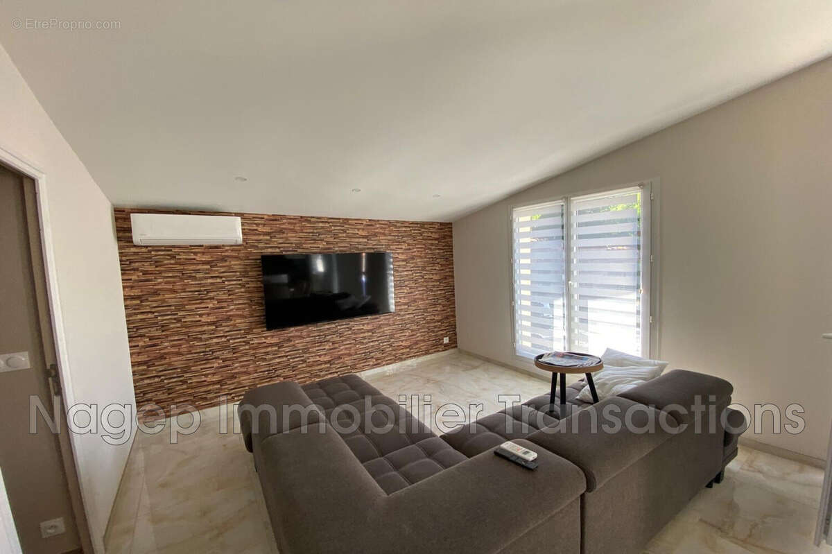 Maison à CREUZIER-LE-VIEUX