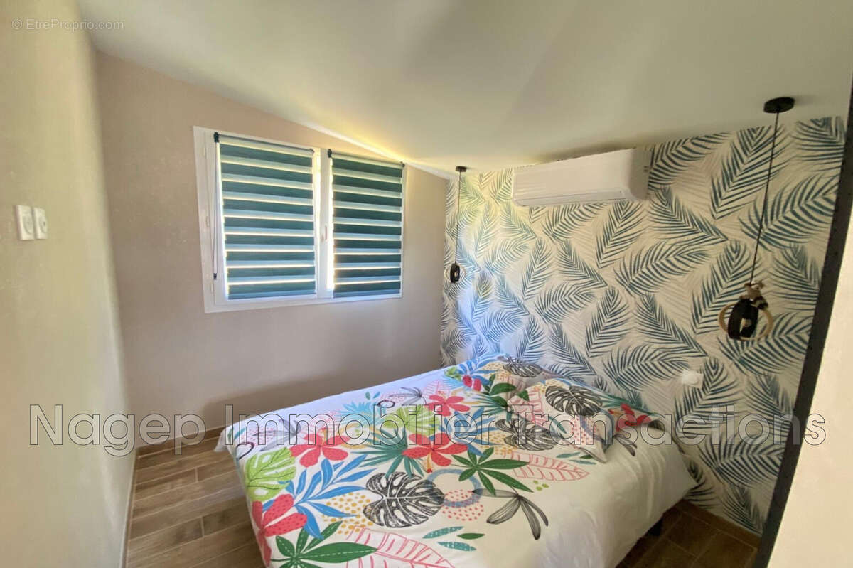 Maison à CREUZIER-LE-VIEUX