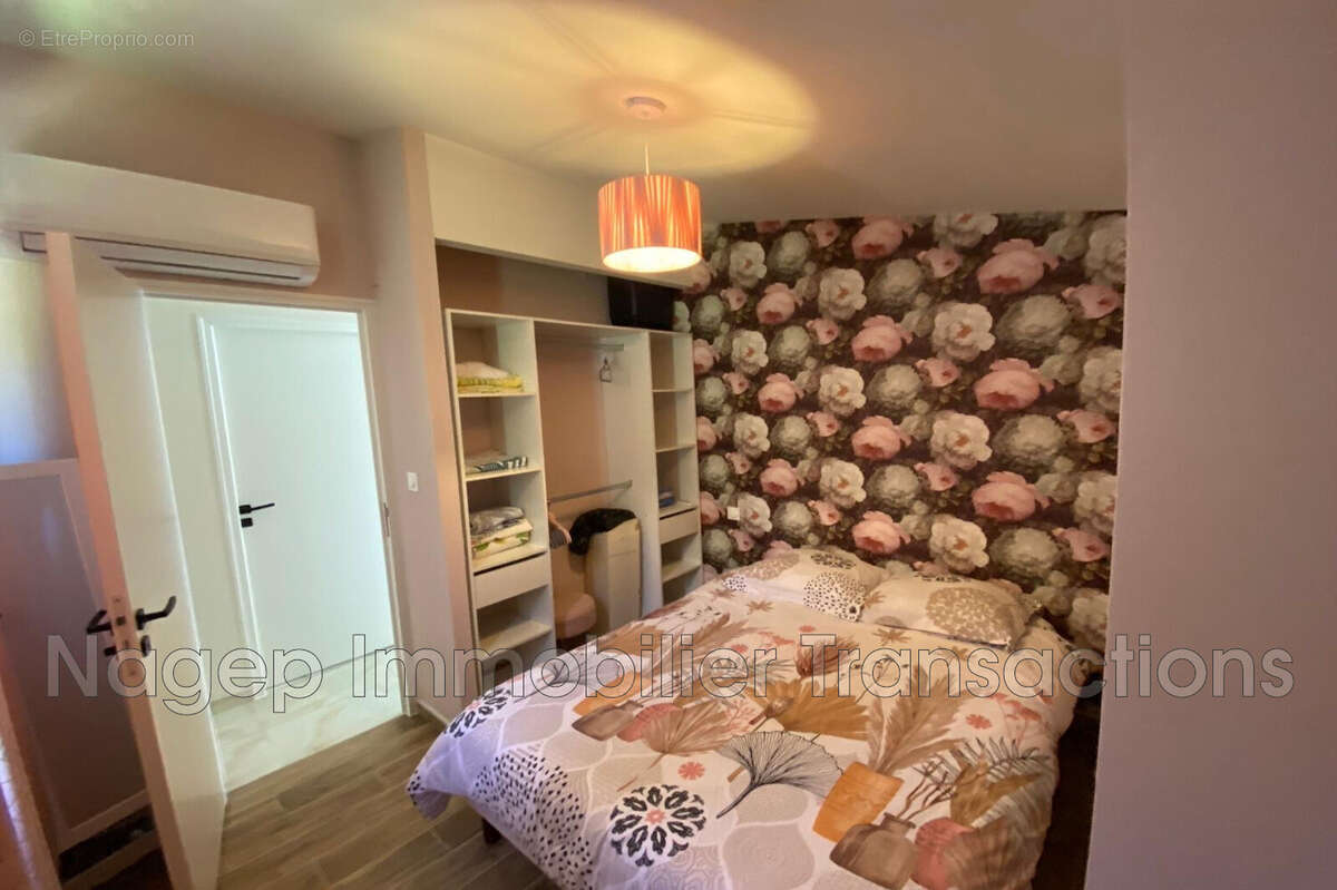 Maison à CREUZIER-LE-VIEUX