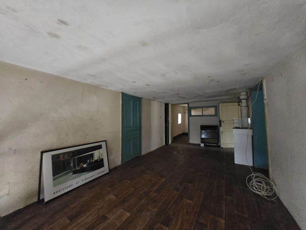 Maison à MONTMELARD