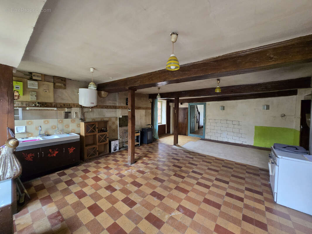 Maison à MONTMELARD