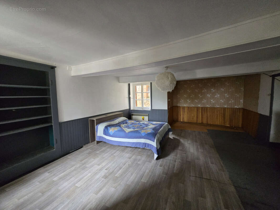 Maison à MONTMELARD