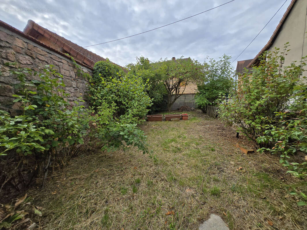 Maison à MONTMELARD