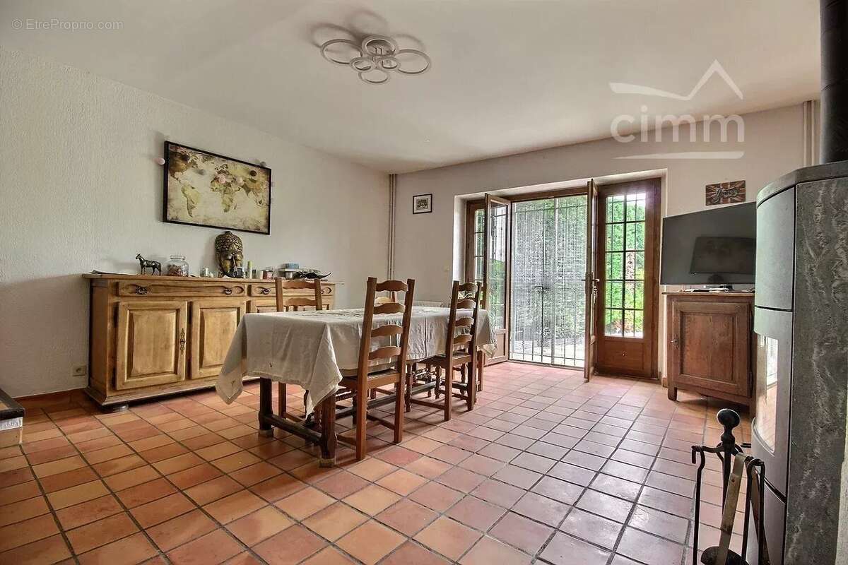 Maison à ALBA-LA-ROMAINE