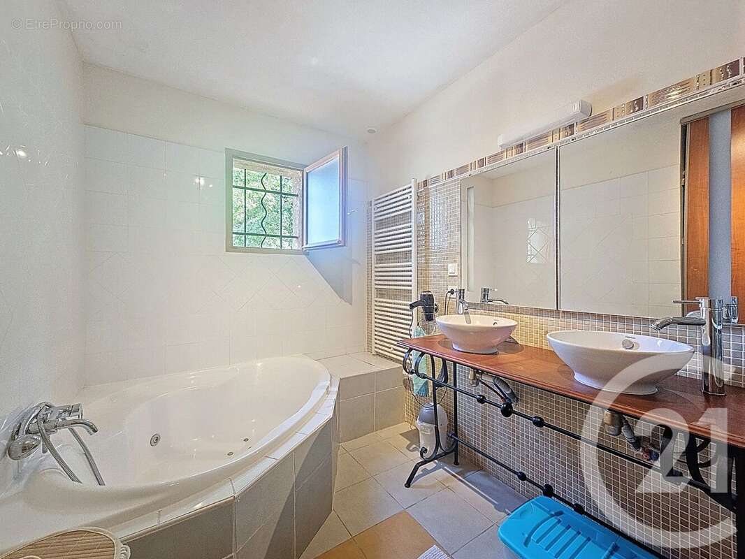 Maison à NEGREPELISSE