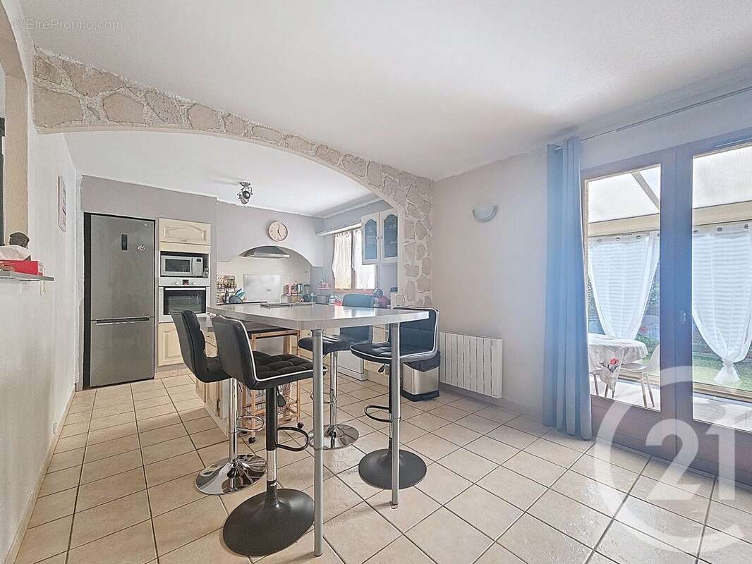 Maison à NEGREPELISSE