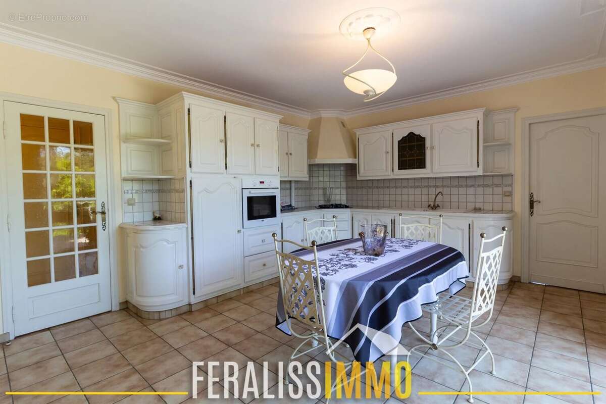 Maison à VAUX-SUR-SEINE