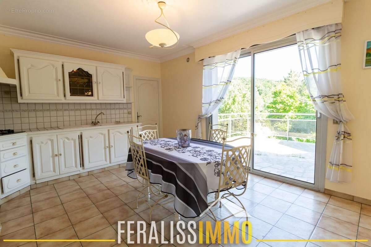 Maison à VAUX-SUR-SEINE