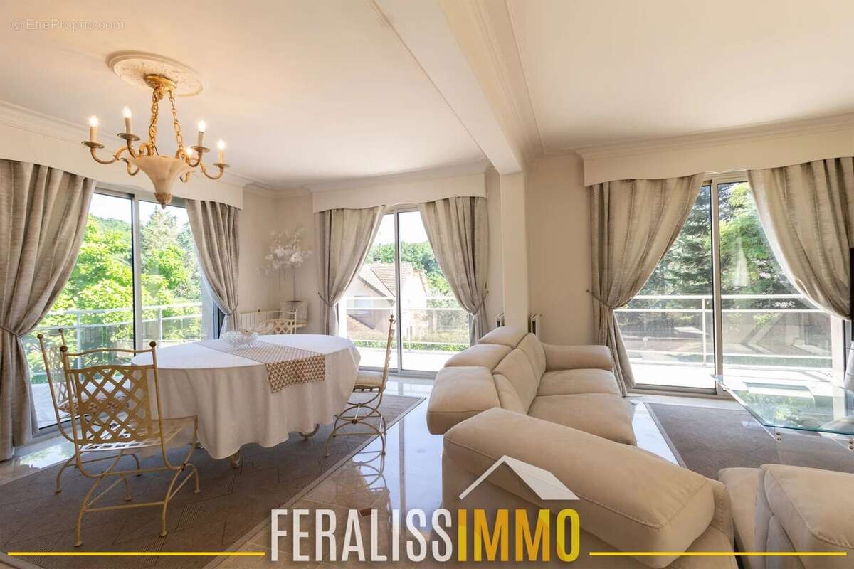 Maison à VAUX-SUR-SEINE