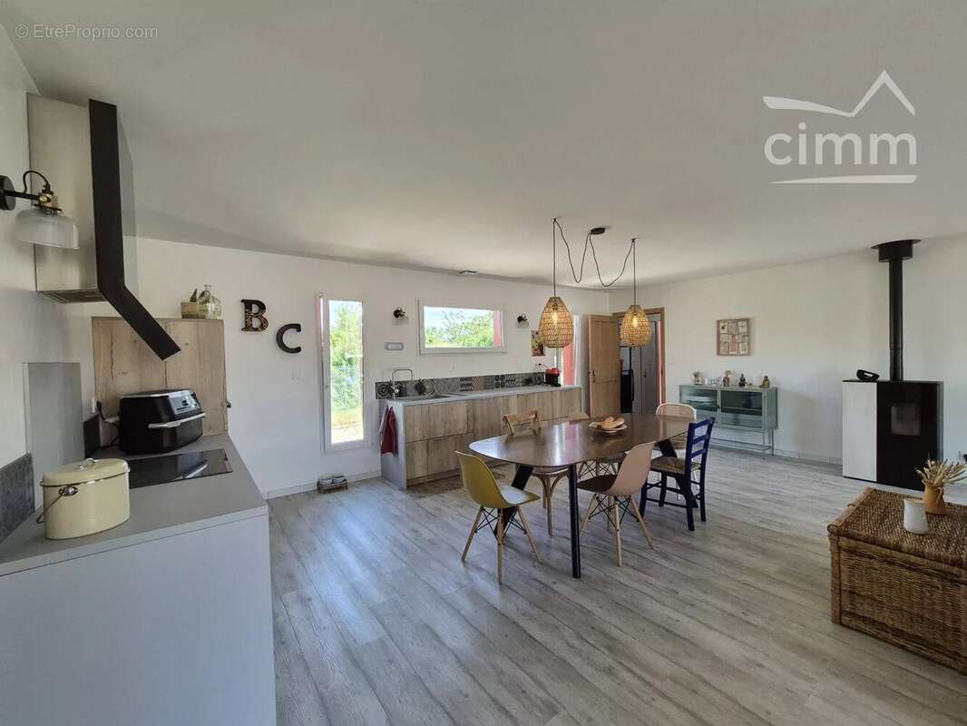 Maison à SAINT-DYE-SUR-LOIRE