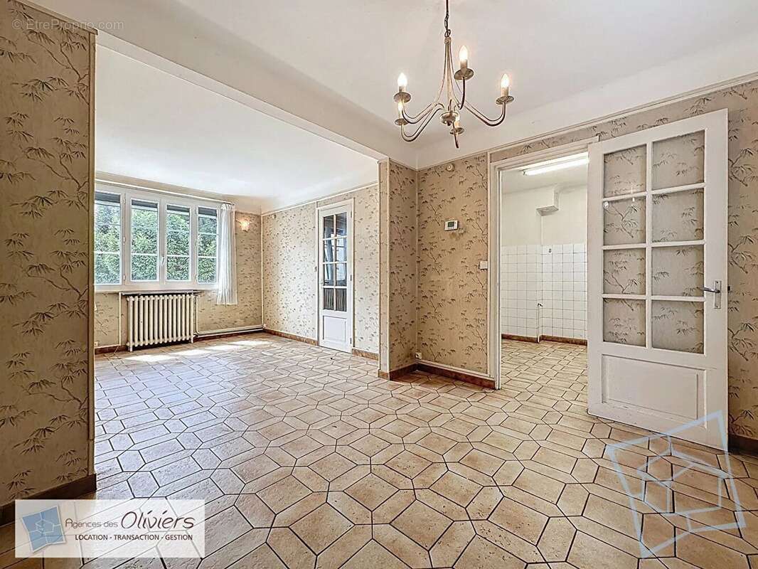 Maison à VOISINS-LE-BRETONNEUX