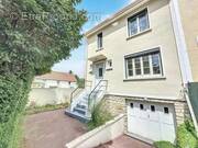 Maison à VOISINS-LE-BRETONNEUX