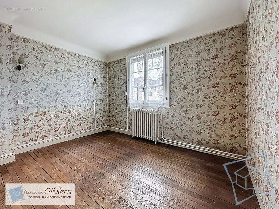 Maison à VOISINS-LE-BRETONNEUX