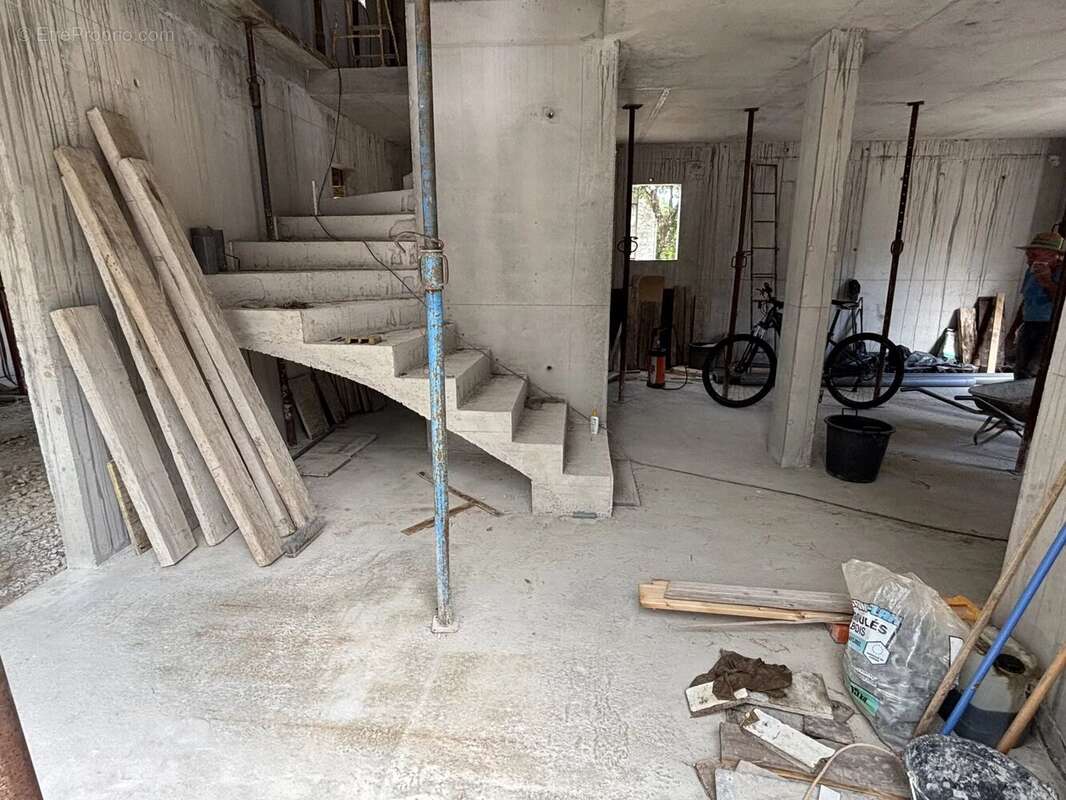 Maison à TOURRETTES-SUR-LOUP