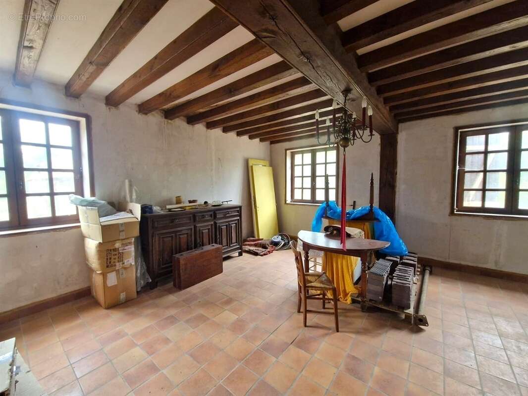 Maison à MARCILLY-LA-CAMPAGNE