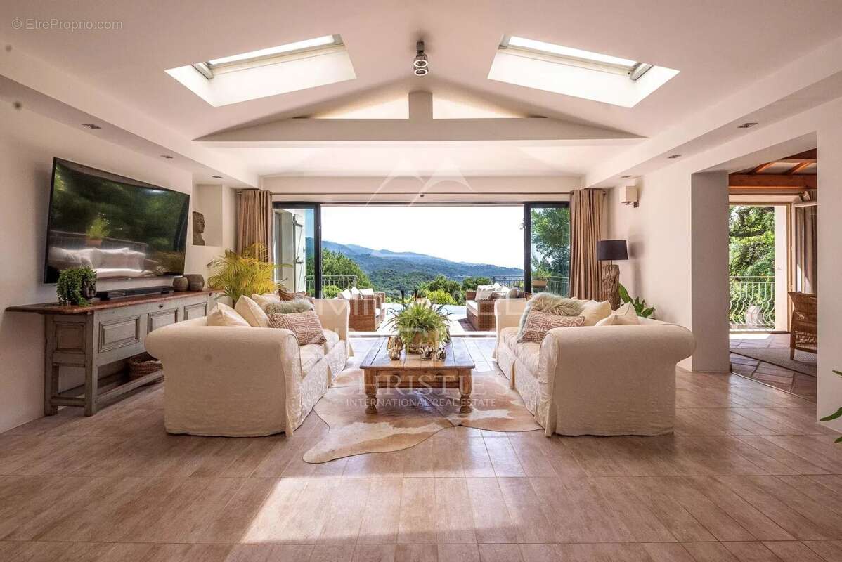 Maison à MANDELIEU-LA-NAPOULE