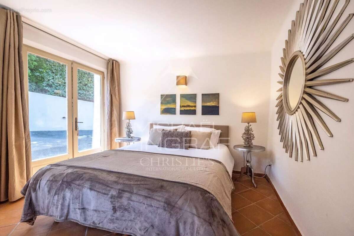 Maison à MANDELIEU-LA-NAPOULE