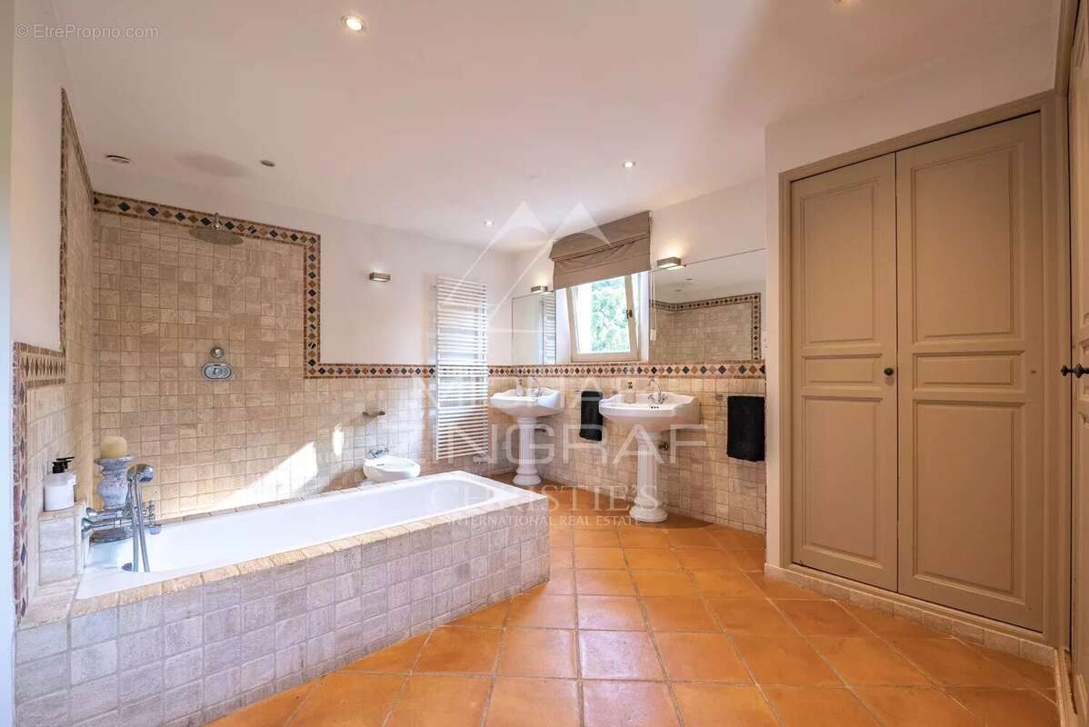 Maison à MANDELIEU-LA-NAPOULE