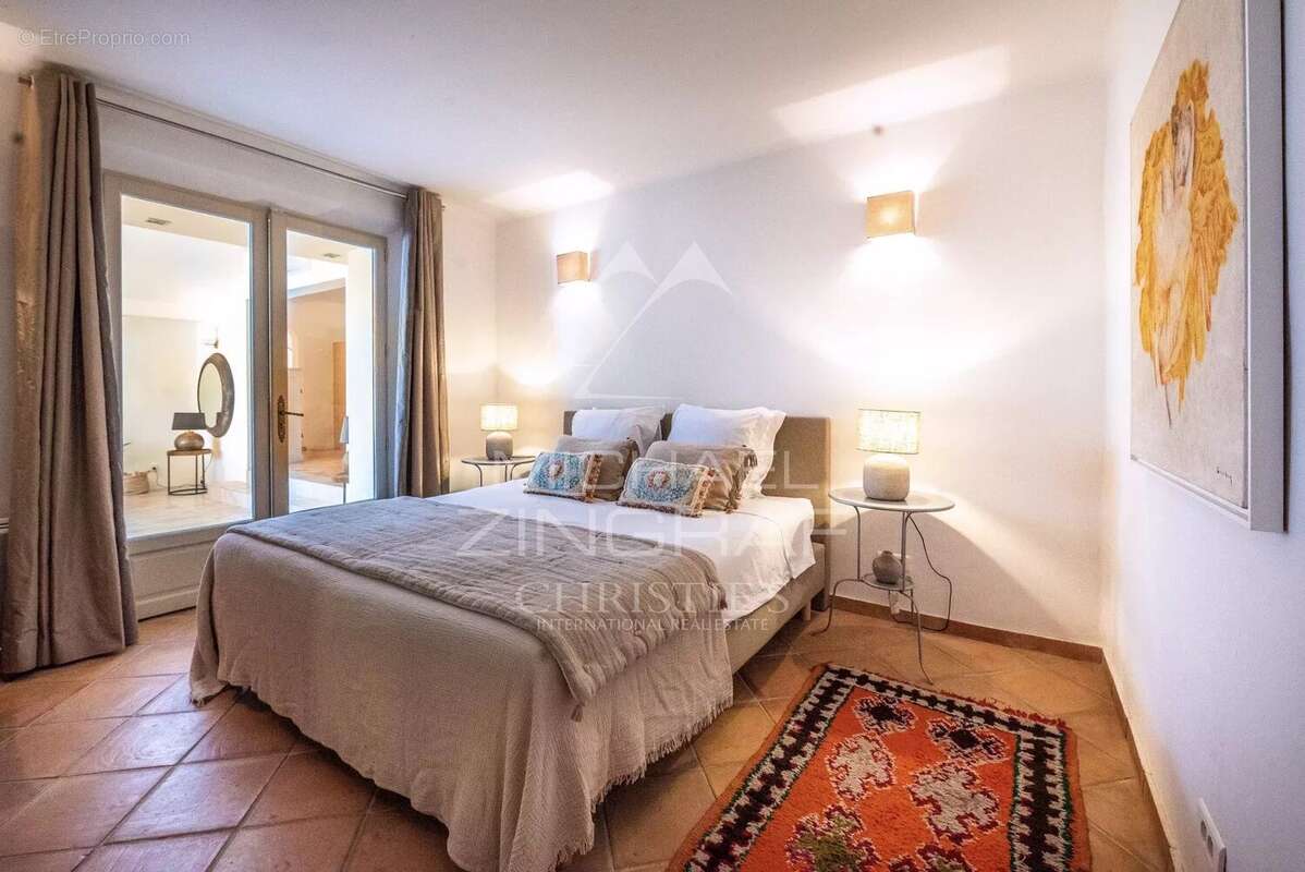 Maison à MANDELIEU-LA-NAPOULE