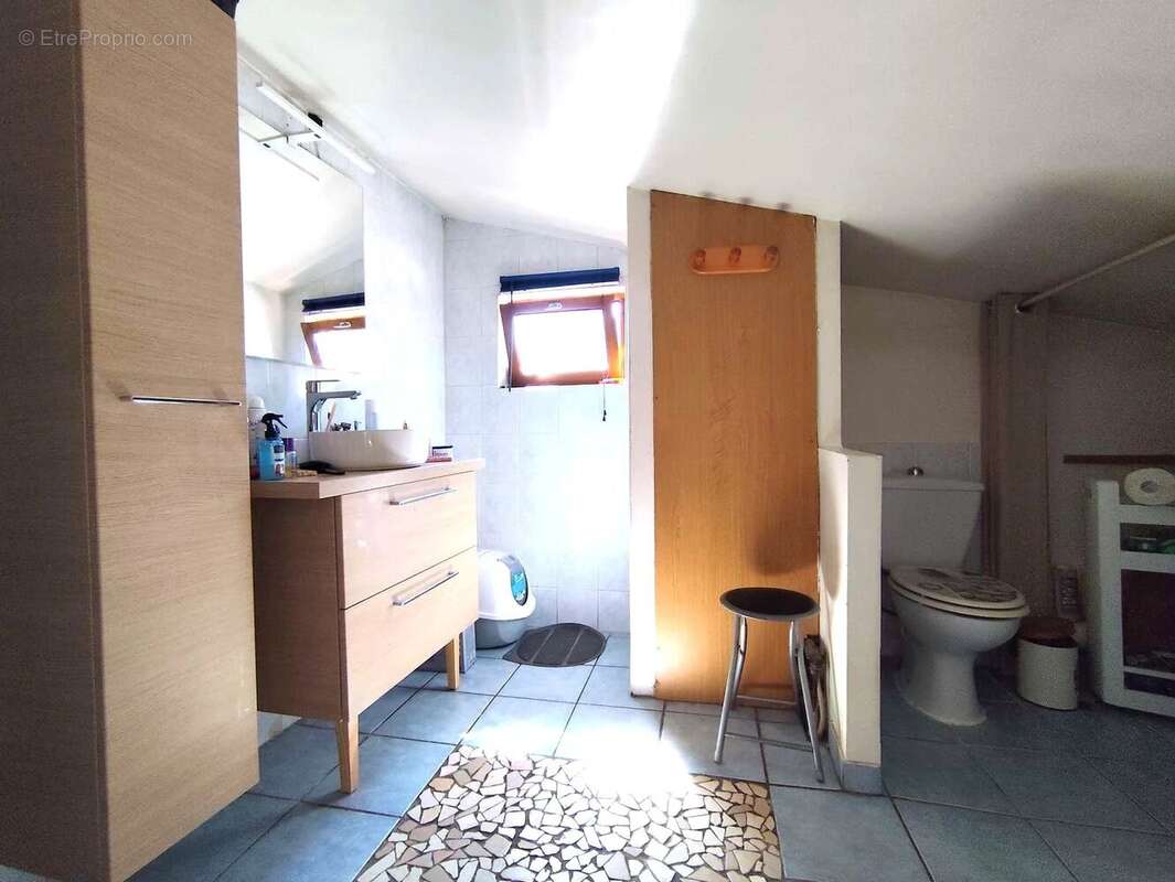 Appartement à PUGET-THENIERS
