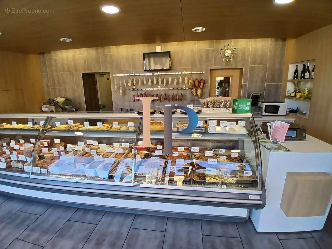 Commerce à POUILLY-SOUS-CHARLIEU