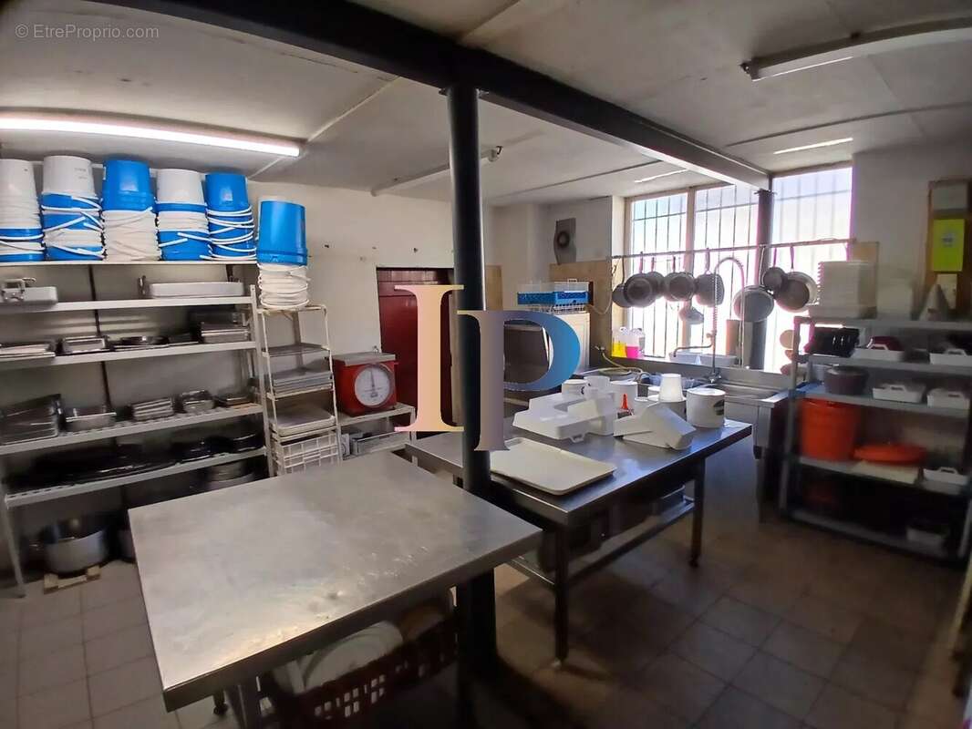 Commerce à POUILLY-SOUS-CHARLIEU