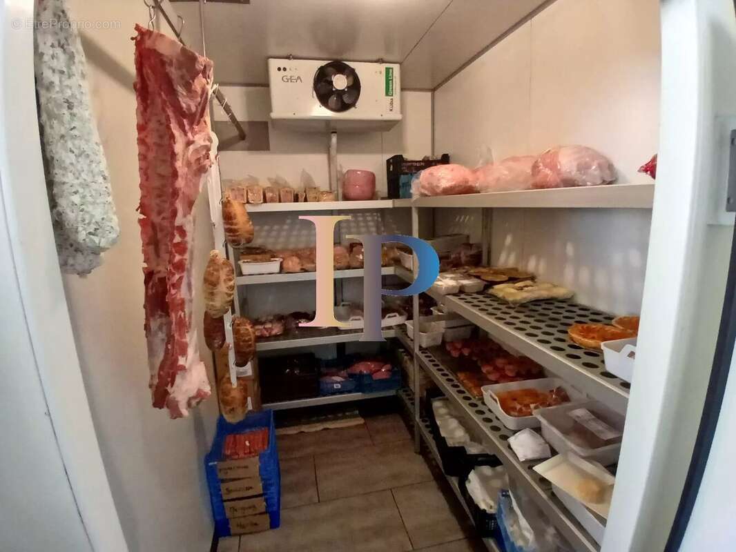 Commerce à POUILLY-SOUS-CHARLIEU