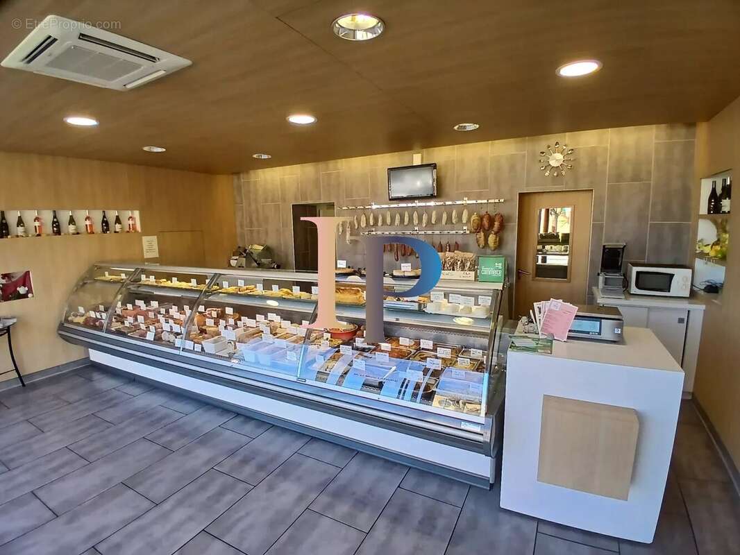 Commerce à POUILLY-SOUS-CHARLIEU