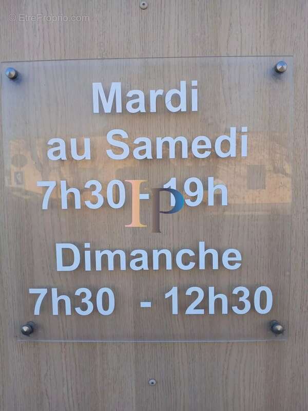 Commerce à POUILLY-SOUS-CHARLIEU