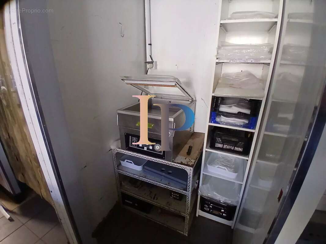 Commerce à POUILLY-SOUS-CHARLIEU