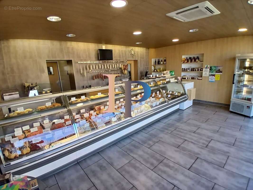 Commerce à POUILLY-SOUS-CHARLIEU