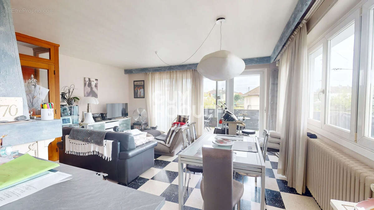 Maison à VAIVRE-ET-MONTOILLE