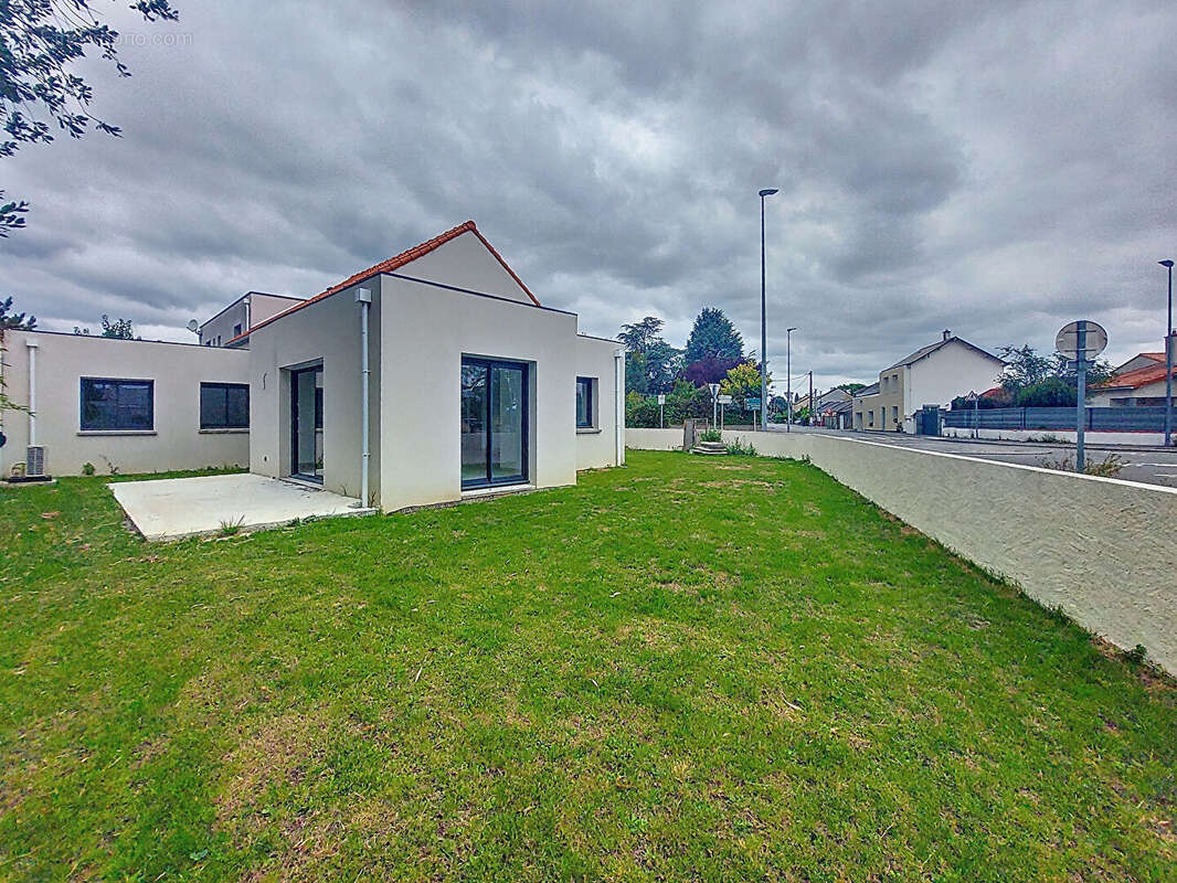 Maison à SAINTE-LUCE-SUR-LOIRE