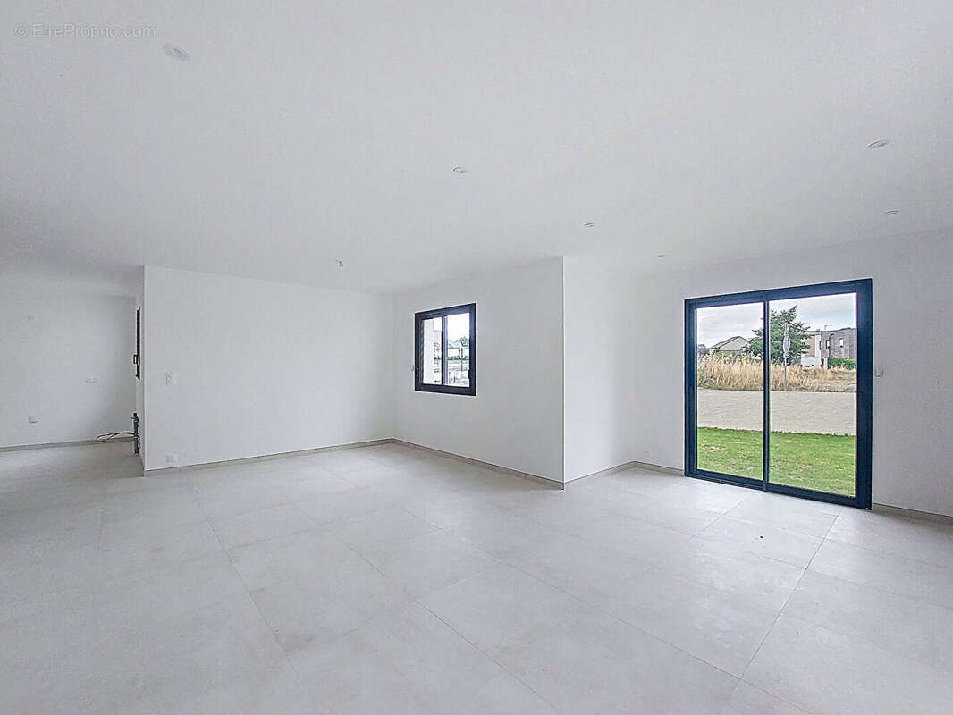 Maison à SAINTE-LUCE-SUR-LOIRE