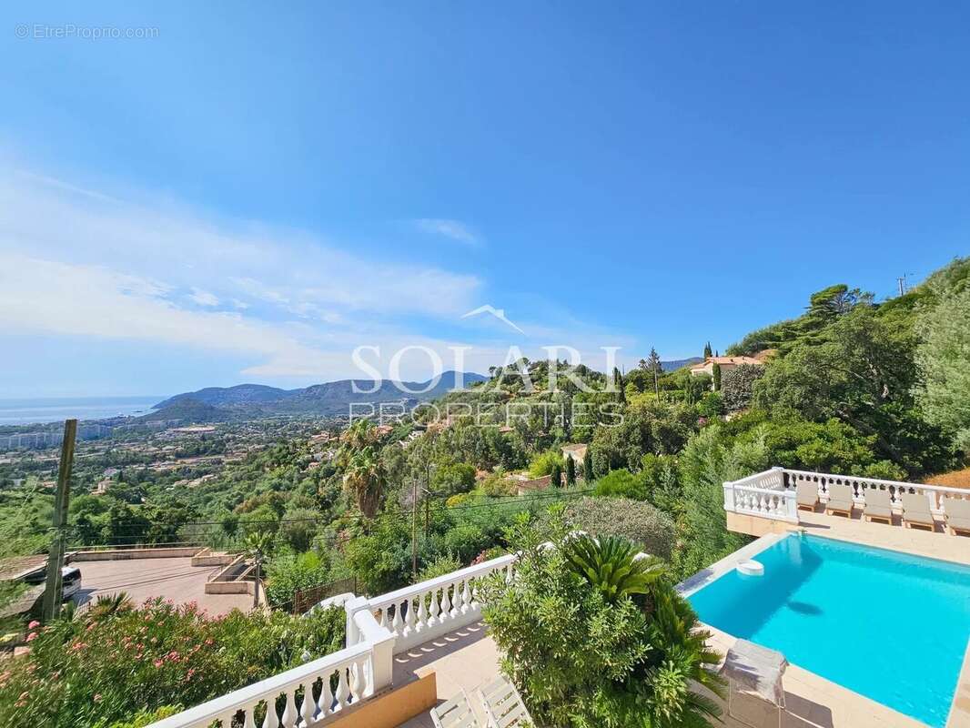 Maison à MANDELIEU-LA-NAPOULE