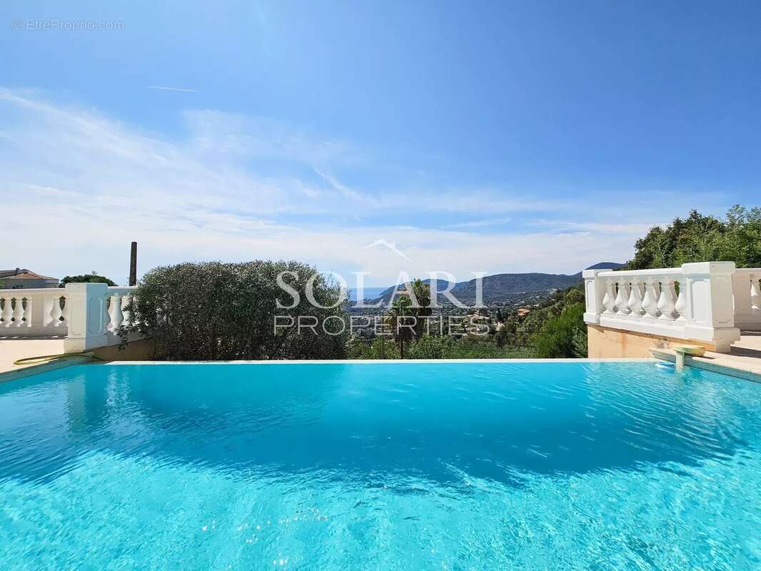 Maison à MANDELIEU-LA-NAPOULE